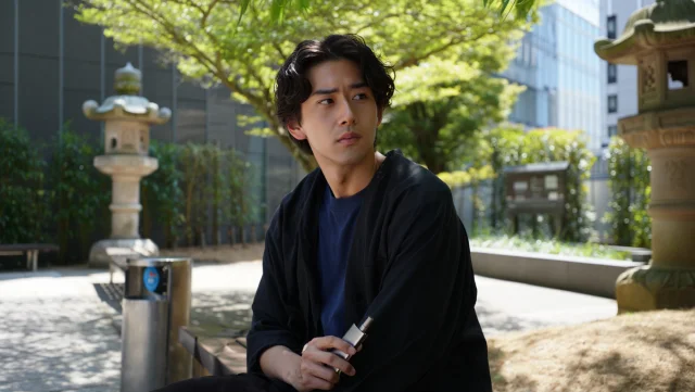 カフェでVAPEを楽しむ男性と、周囲に配慮したVAPE使用を示すアイコンのコラージュイメージ
